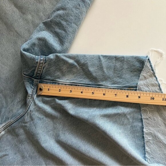 Good American - Women's Bermuda Denim Shorts - Indigo473. Size: 20. NWT. (1852) - Picture 14 of 16